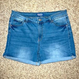 Butt I LOVE You Booty shaping jean short. Sz 2XL